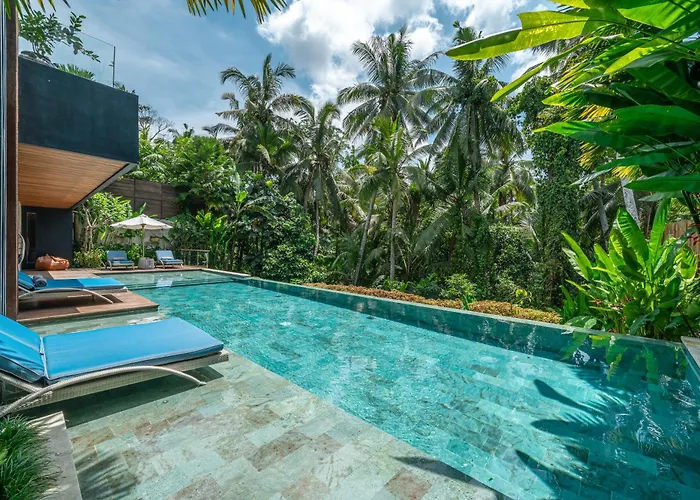 Villa Sandro - 3br Escape, Lush Jungle Views & Pool Ubud