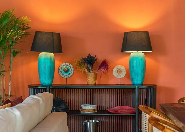 Villa Sandro - 3br Escape, Lush Jungle Views & Pool Ubud