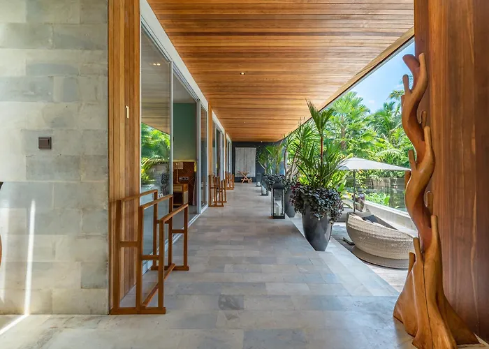 Sandro - 3br Escape, Lush Jungle Views & Pool * ウブド