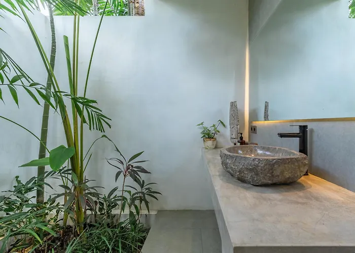 Sandro - 3br Escape, Lush Jungle Views & Pool Villa Ubud