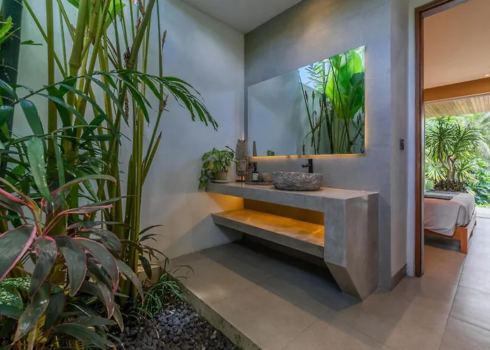 Villa Sandro - 3br Escape, Lush Jungle Views & Pool *