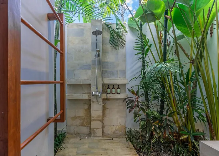 Sandro - 3br Escape, Lush Jungle Views & Pool Villa *