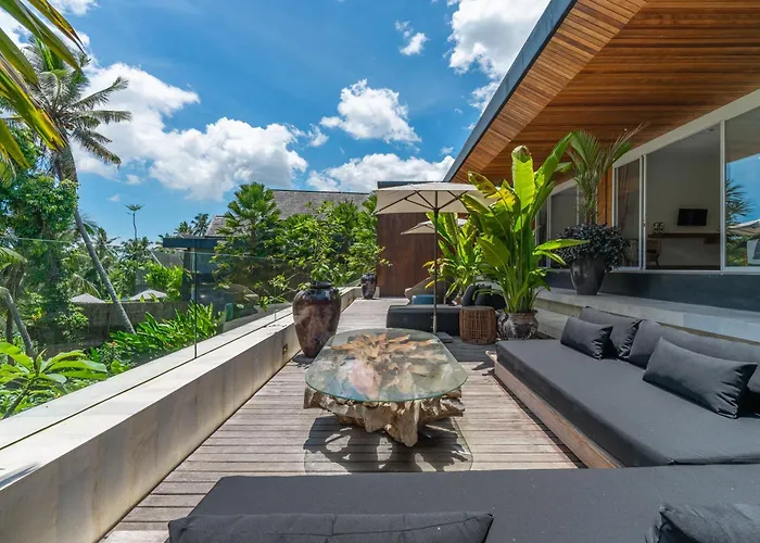 Villa Sandro - 3br Escape, Lush Jungle Views & Pool Ubud