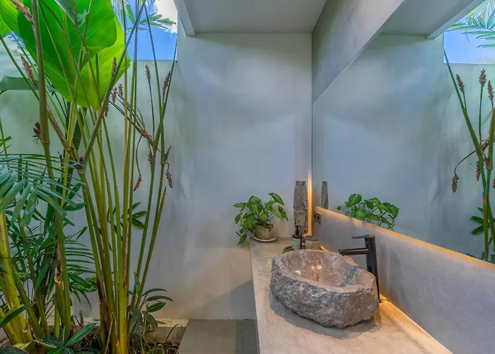 Sandro - 3br Escape, Lush Jungle Views & Pool Villa