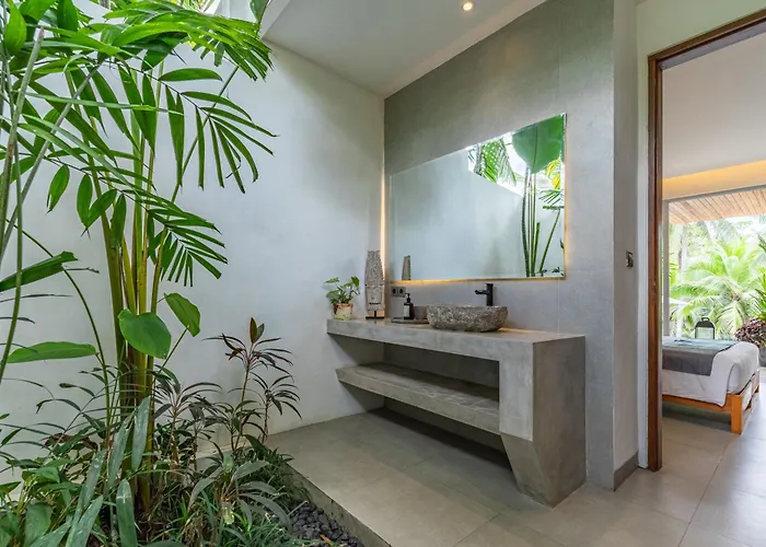 Sandro - 3br Escape, Lush Jungle Views & Pool Ubud