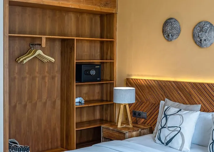Villa Sandro - 3br Escape, Lush Jungle Views & Pool Ubud