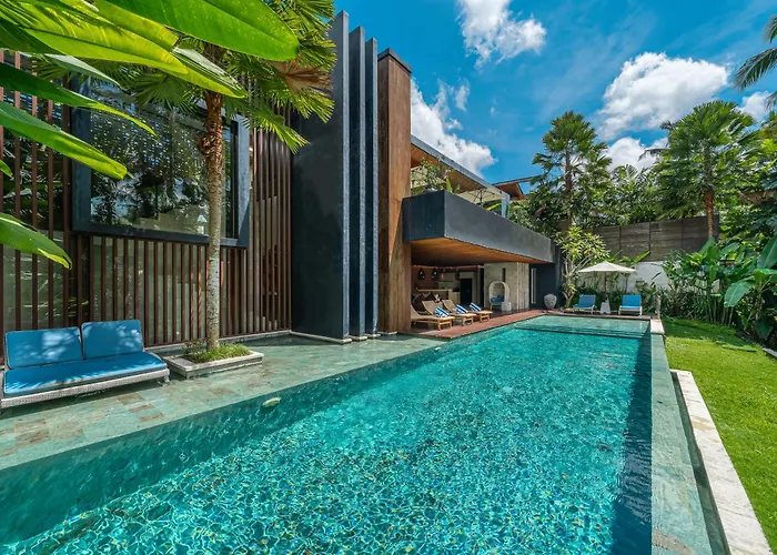 Villa Sandro - 3br Escape, Lush Jungle Views & Pool Ubud